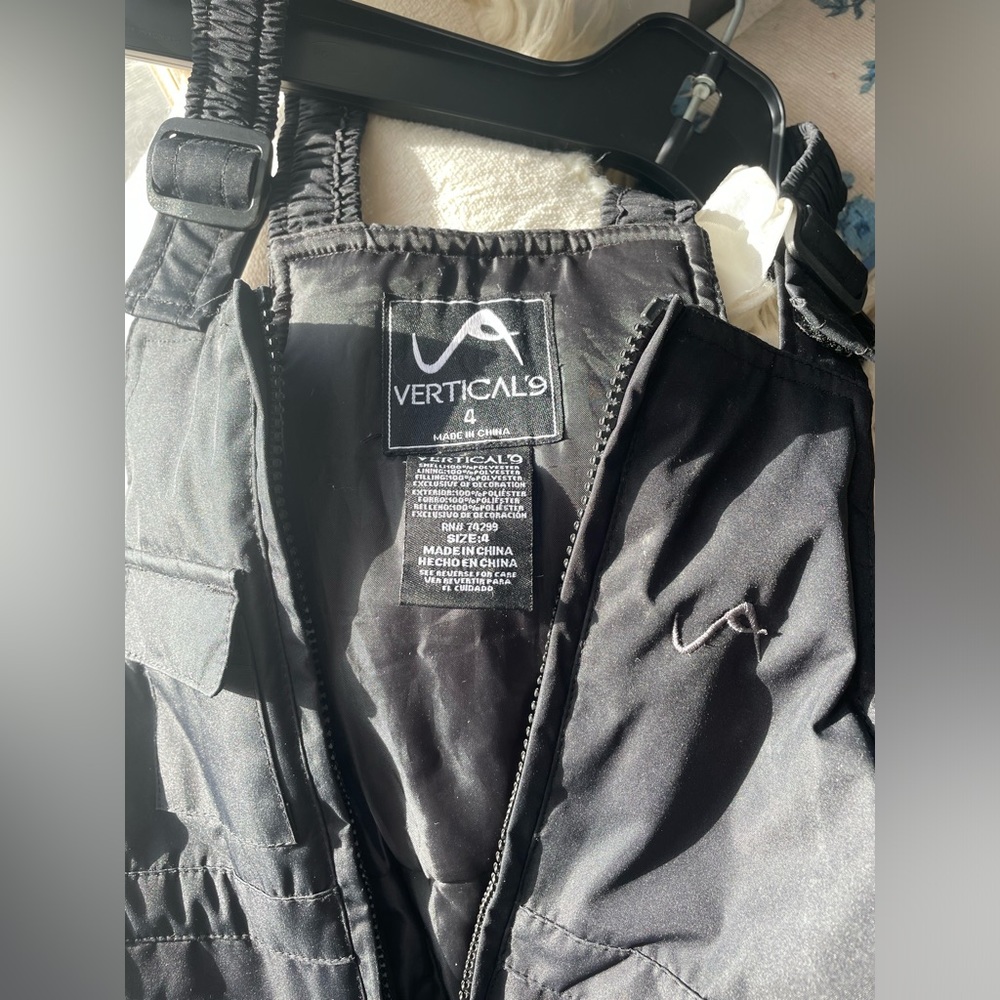 Vertical9 black unisex snow pants used for boy size 4